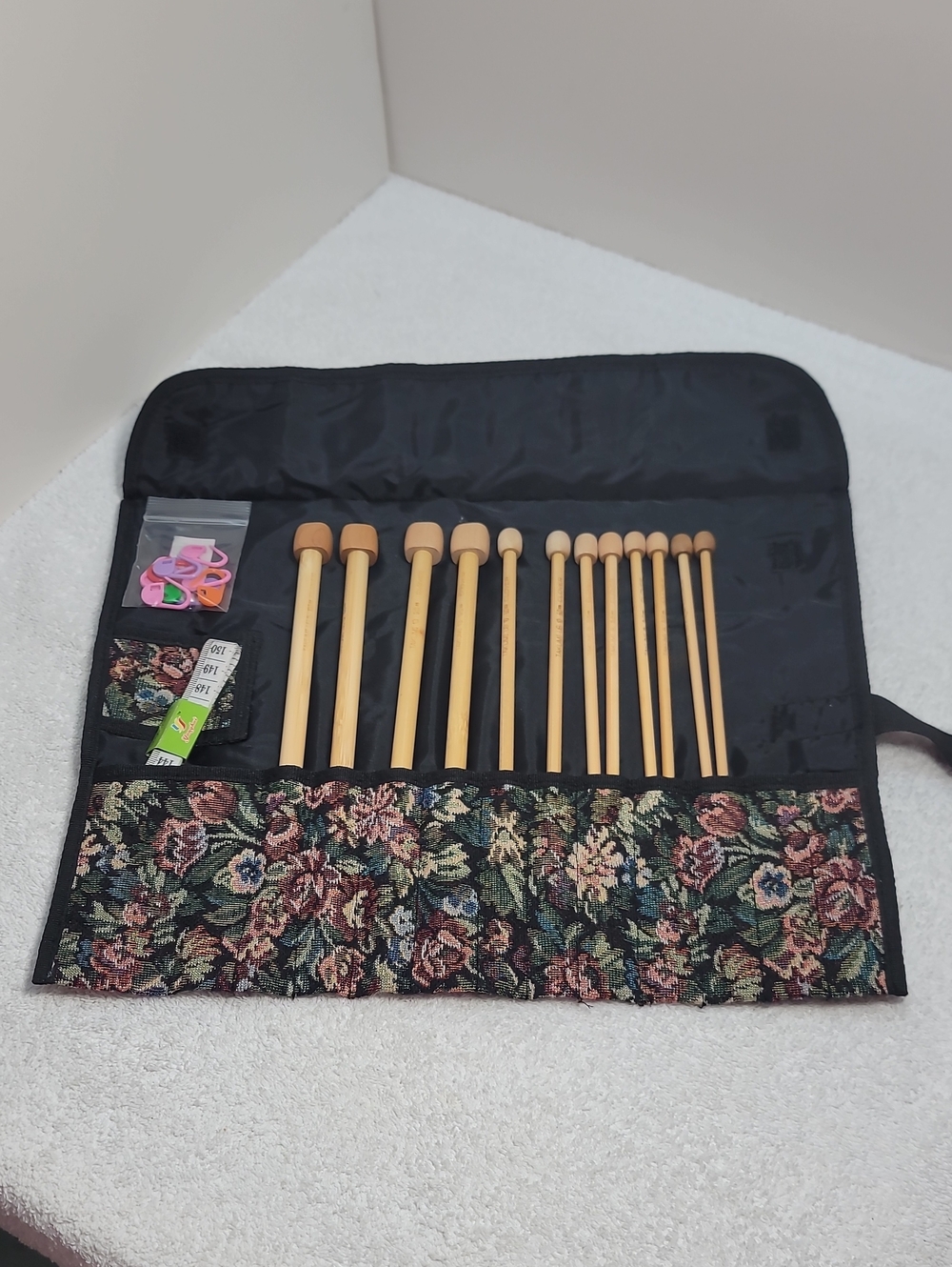 Wooden Knitting Needle Set with Floral Roll-Up Case - EUC